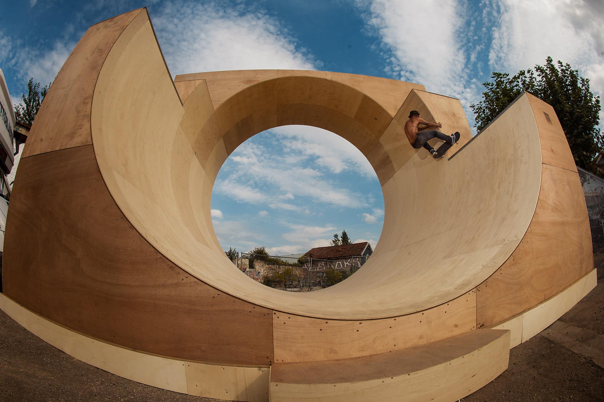 Full Pipe Darwin Bordeaux Skate Spot