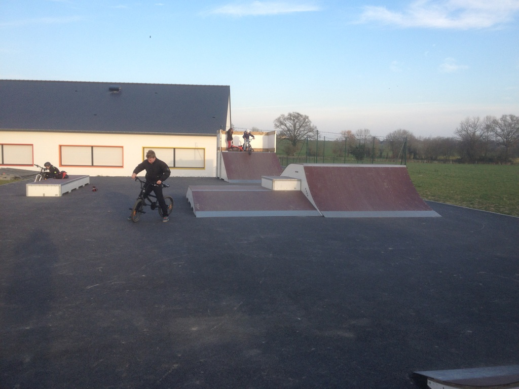 École Sainte Marie Servon sur Vilaine Skate Spot
