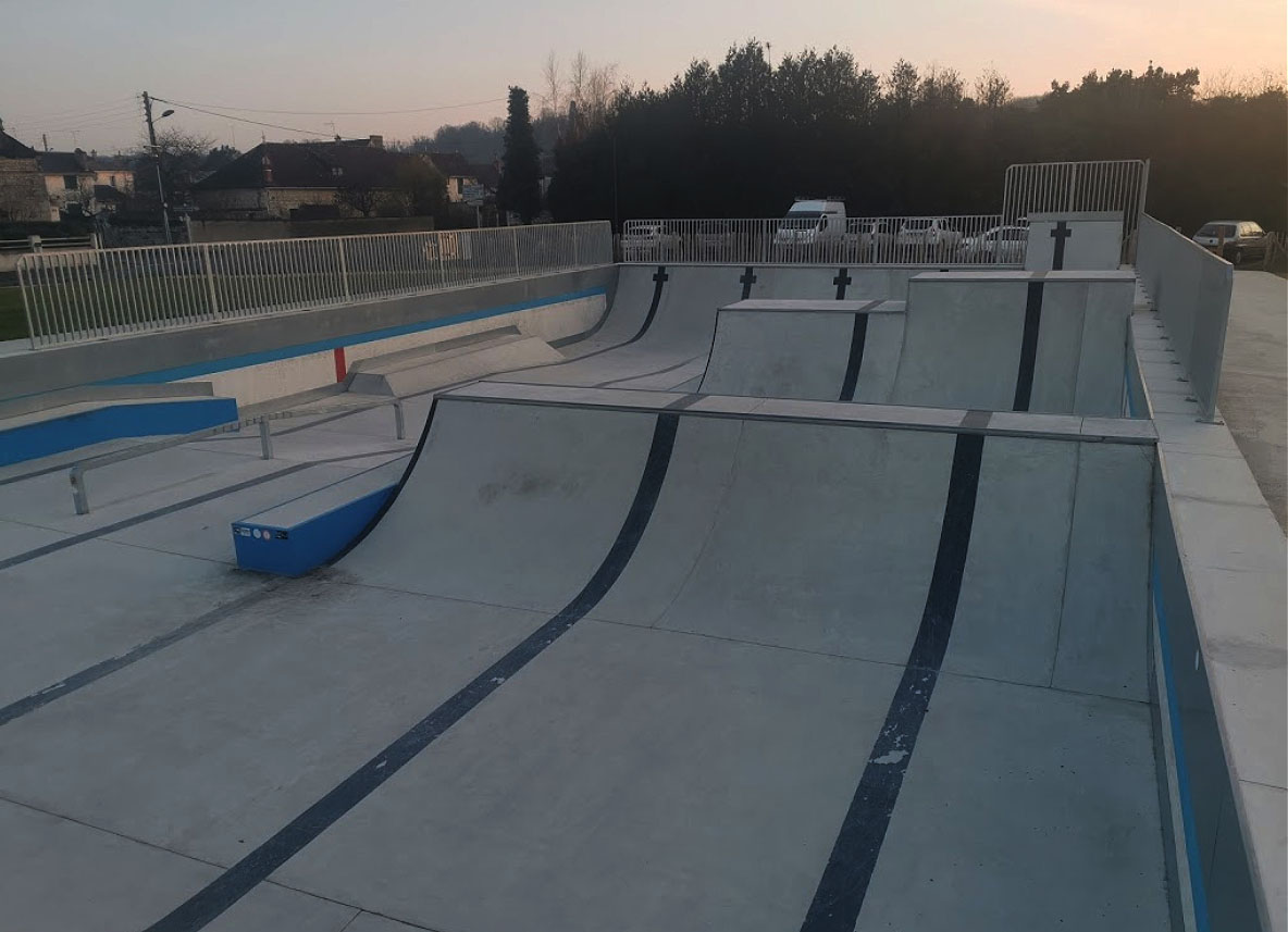 La Piscine L' Île Bouchard Skate Spot