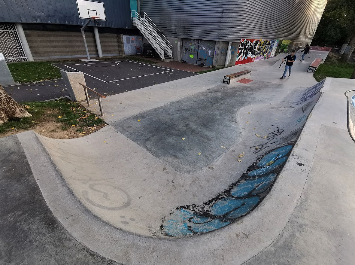 Salle du Romarin La Madeleine Skate Spot