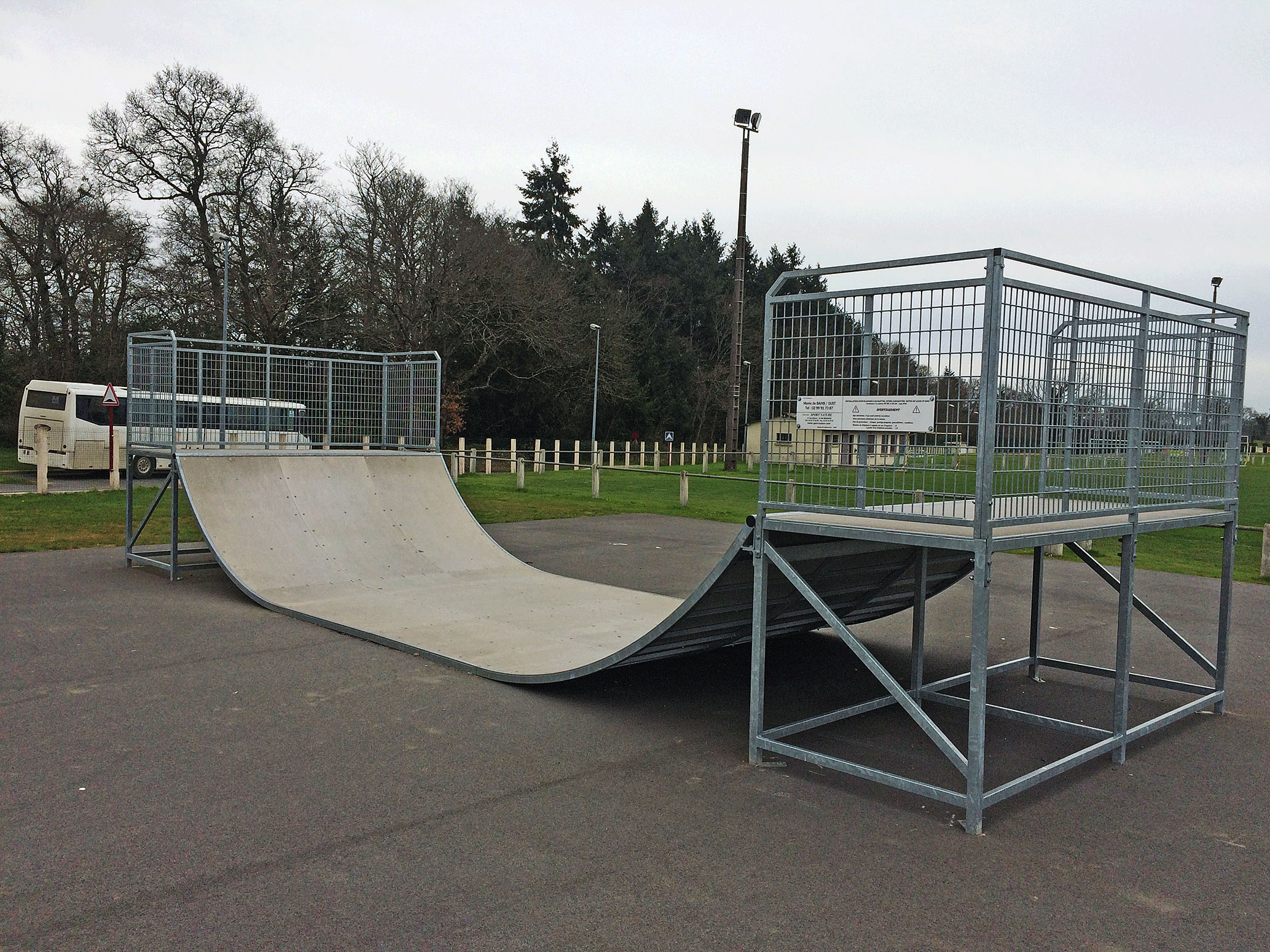 Médiathèque Bains sur Oust Skate Spot