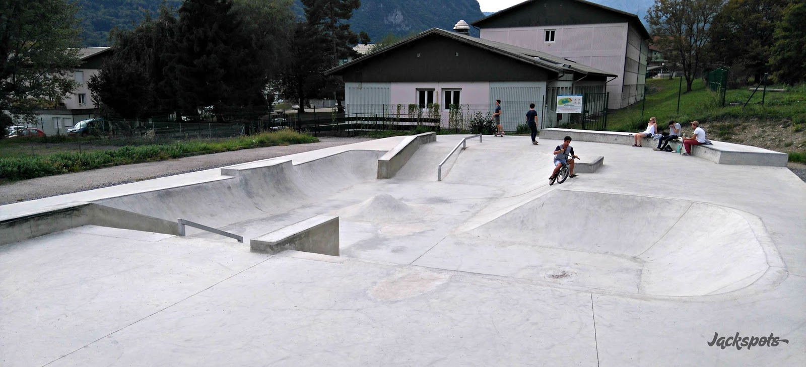 Collège E Perrier Ugine Skate Spot
