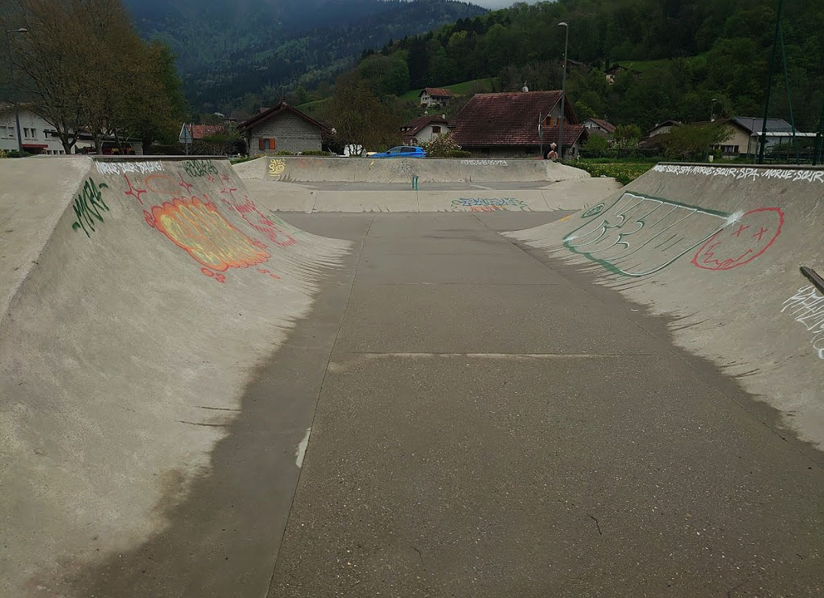 Lycée La Fontaine Faverges Skate Spot