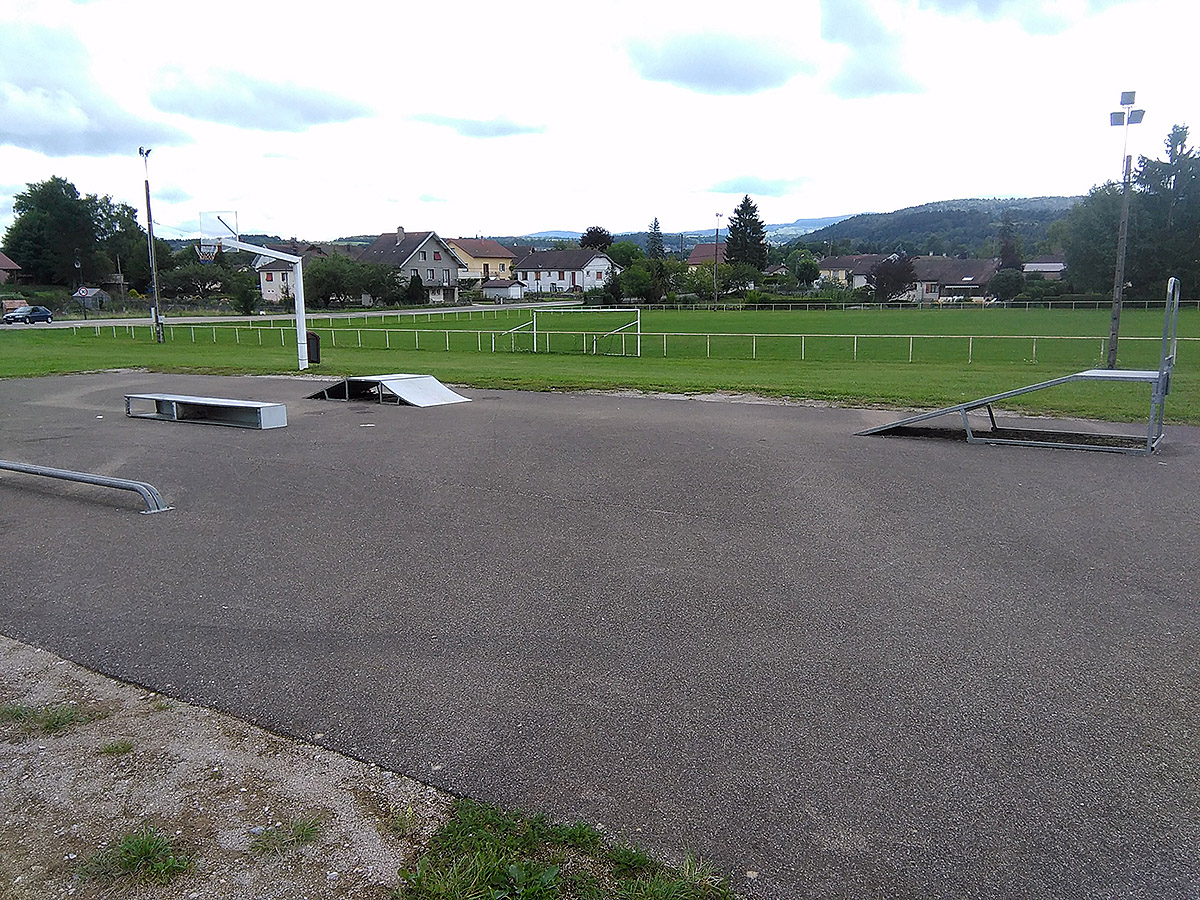 Clairvalien Clairvaux les Lacs Skate Spot