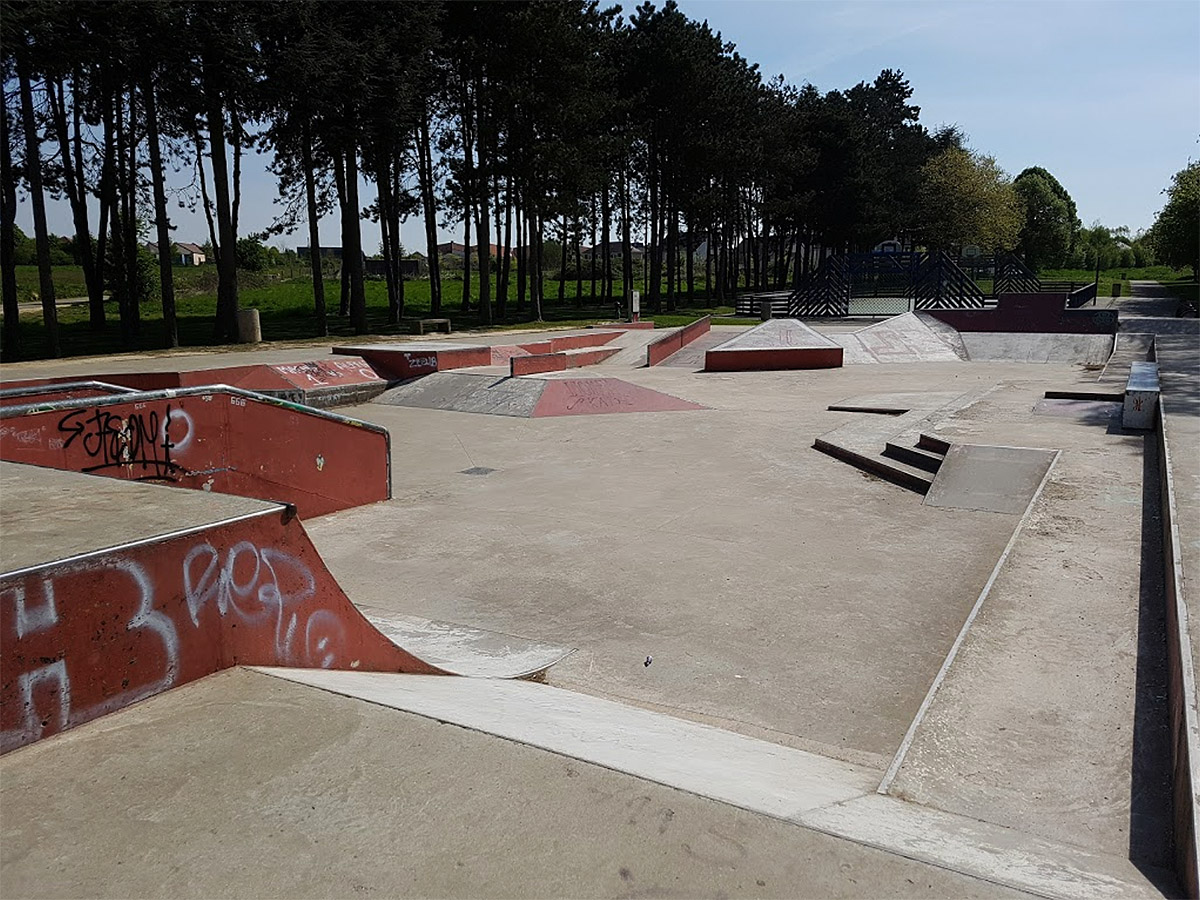La Ferme Magny les Hameaux Skate Spot
