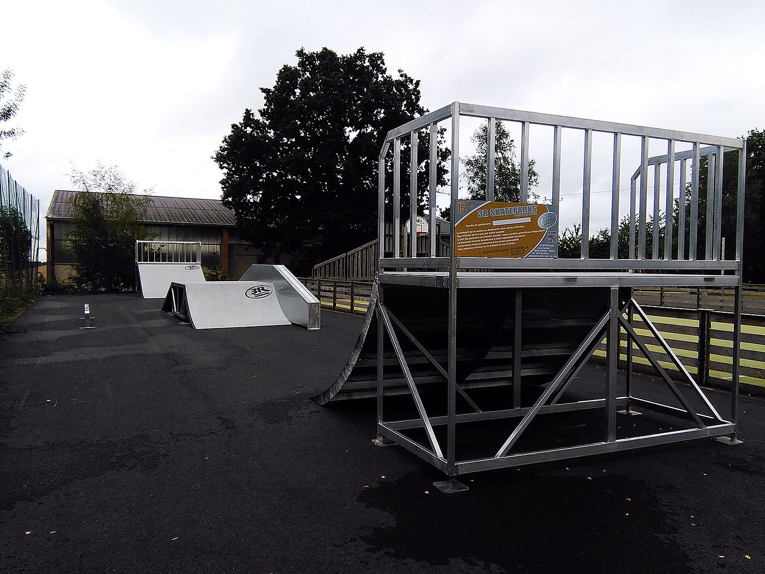 Salle des Sports Pléchâtel Skate Spot