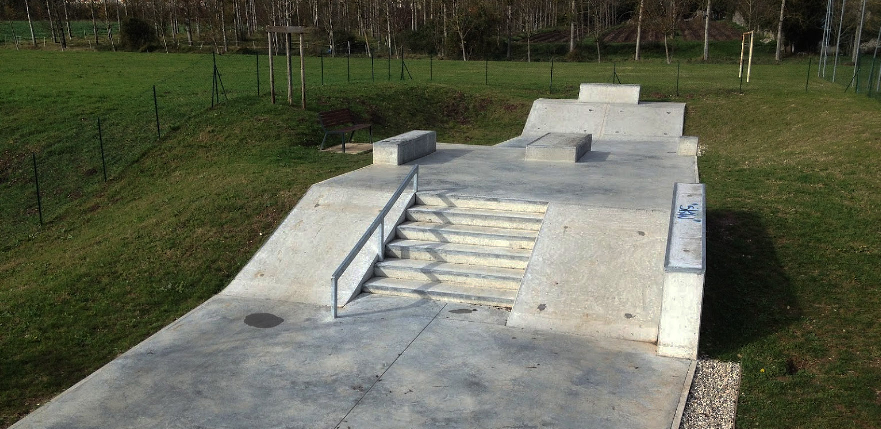 Cimetière La Terrasse Skate Spot