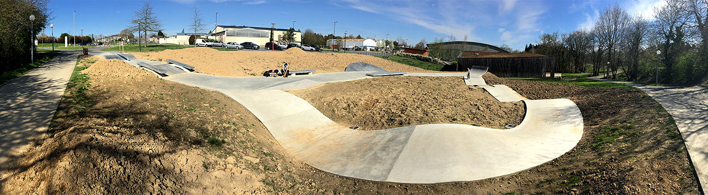 Espace Simone De Beauvoir Treillières Skate Spot