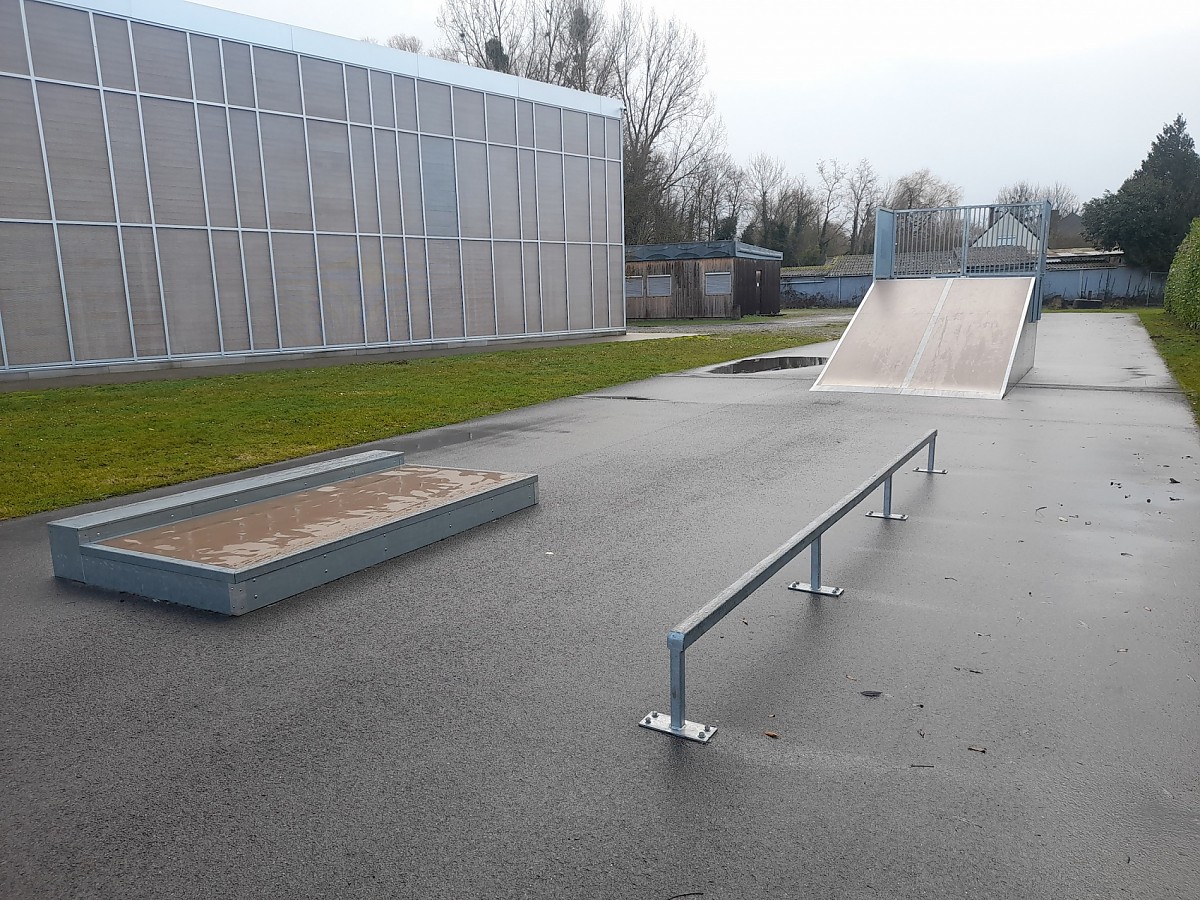 Salle Multi Longueil Sainte Marie Skate Spot