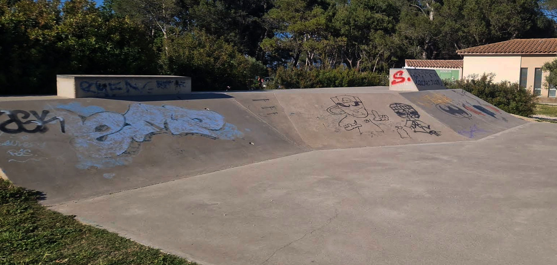 Le Stade Mille Châteauneuf de Gadagne Skate Spot