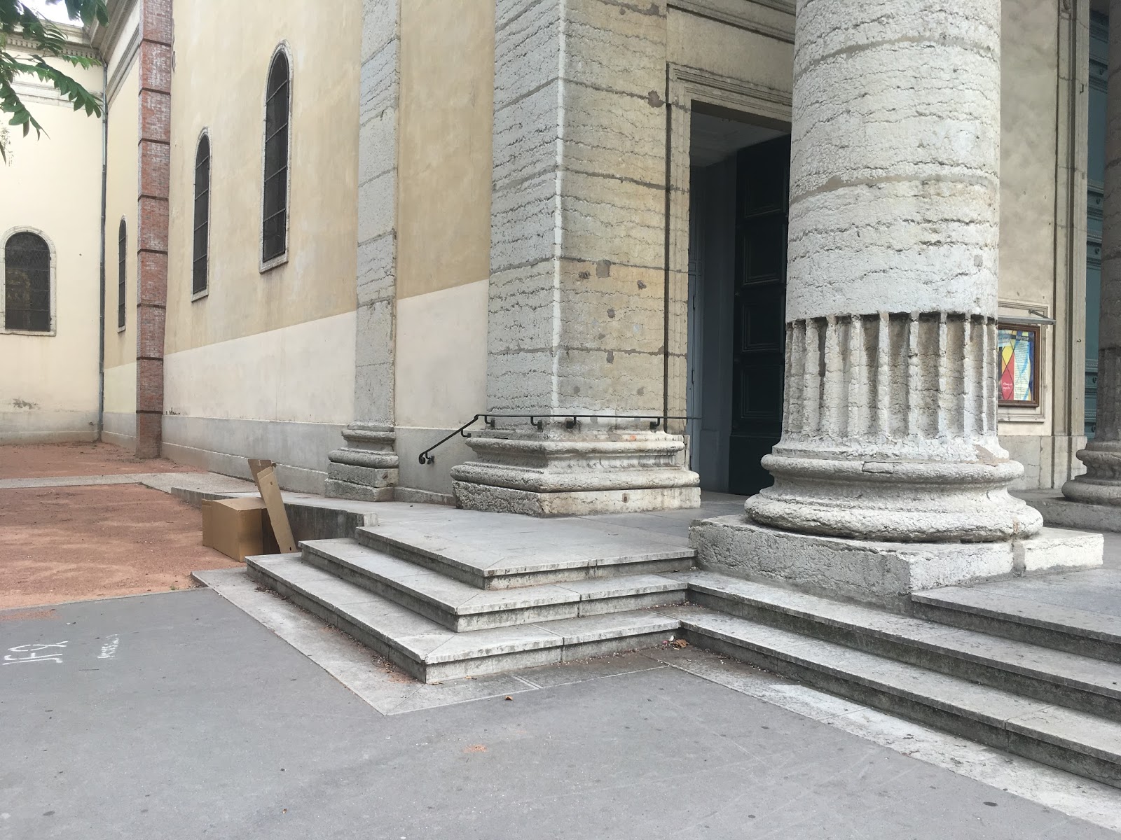 Église Saint Pothin Lyon Skate Spot