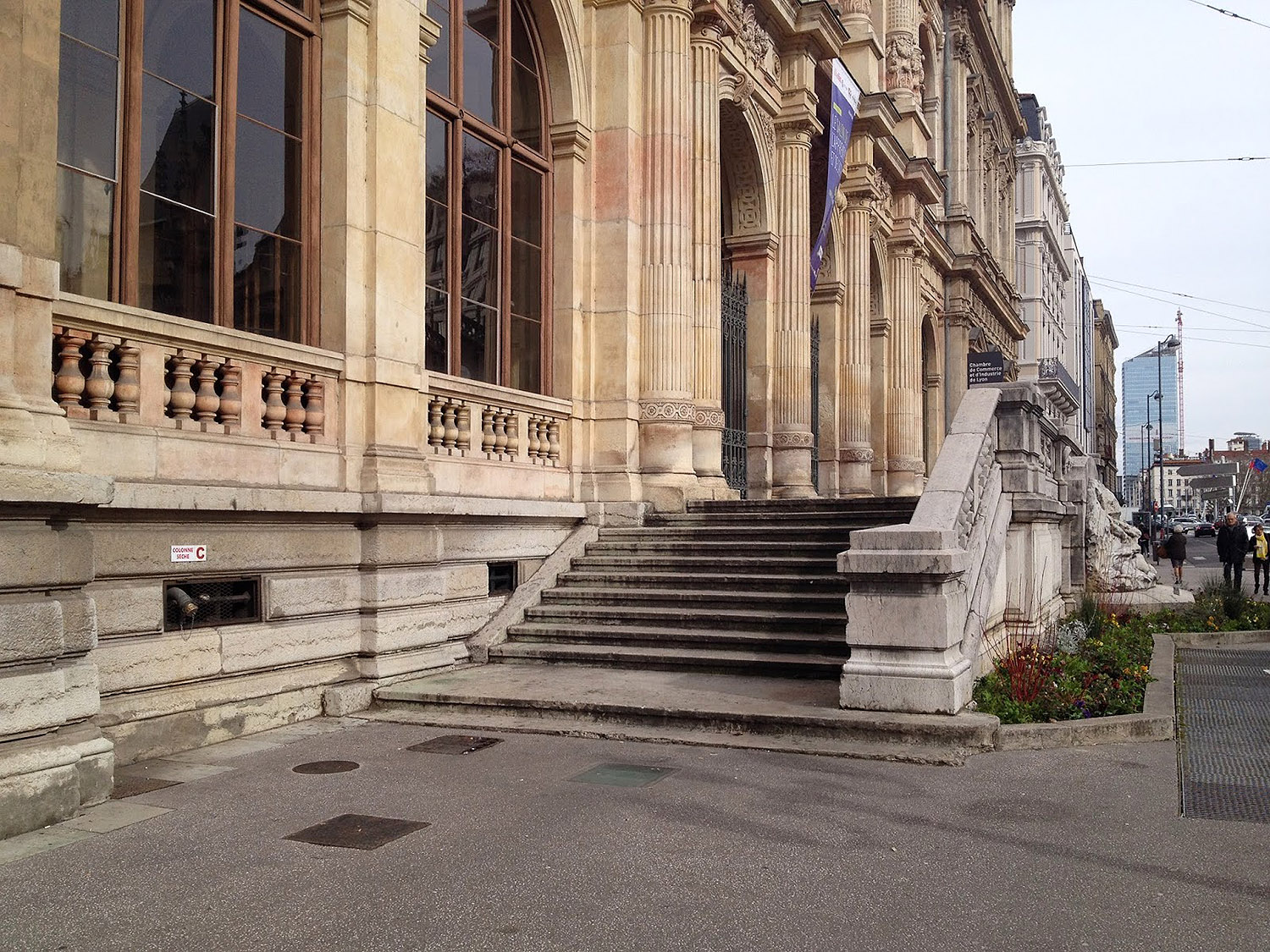 Place des Cordeliers Lyon Skate Spot