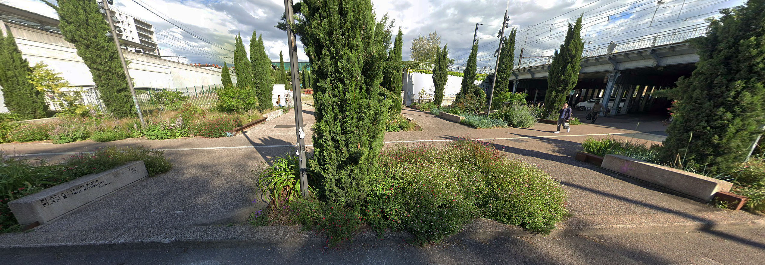Gare Jean Macé Lyon Skate Spot