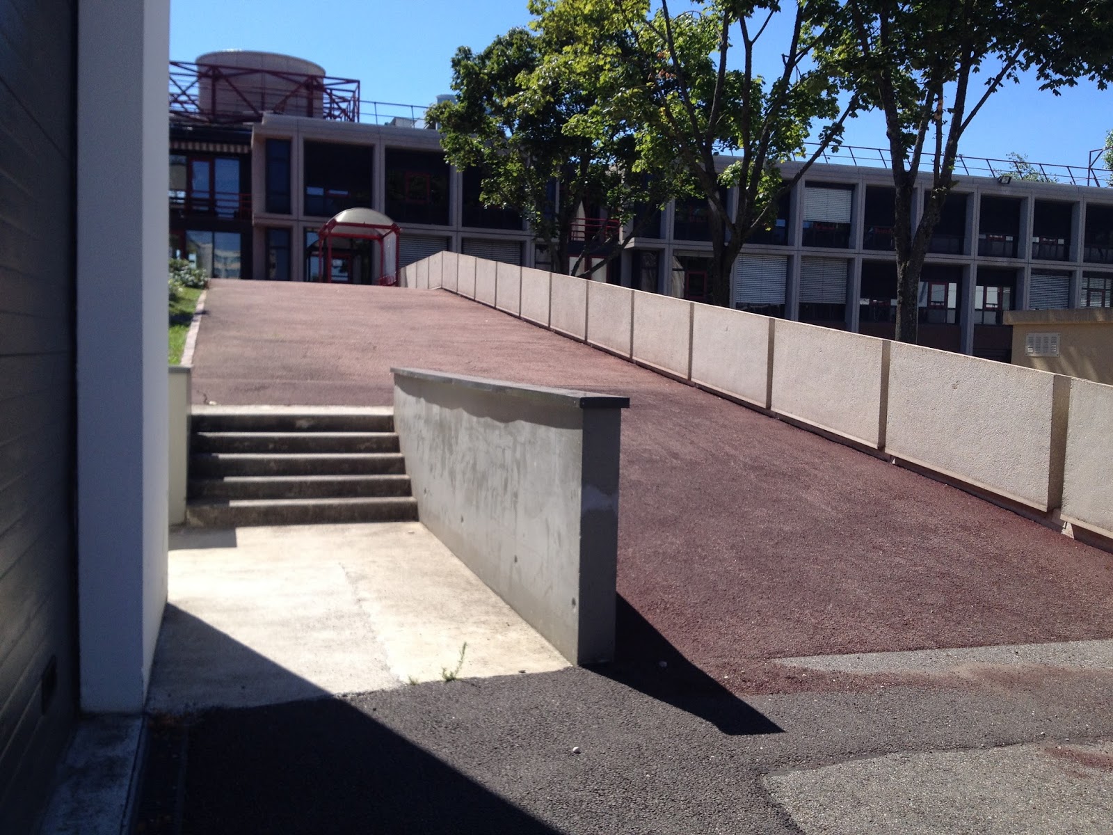 Fac IN2P3 Villeurbanne Skate Spot