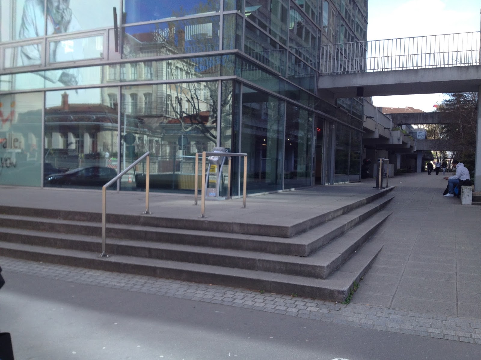 Halles Paul Bocuse Lyon Skate Spot