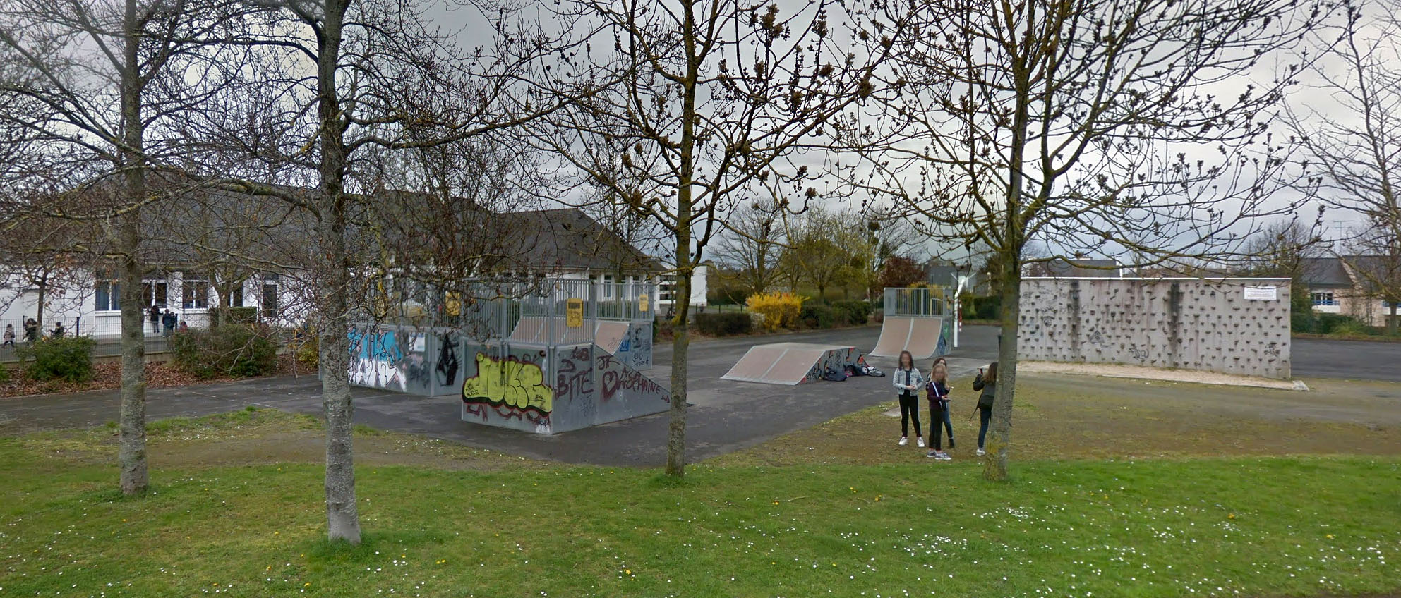 Le Bois Gilbert Yffiniac Skate Spot