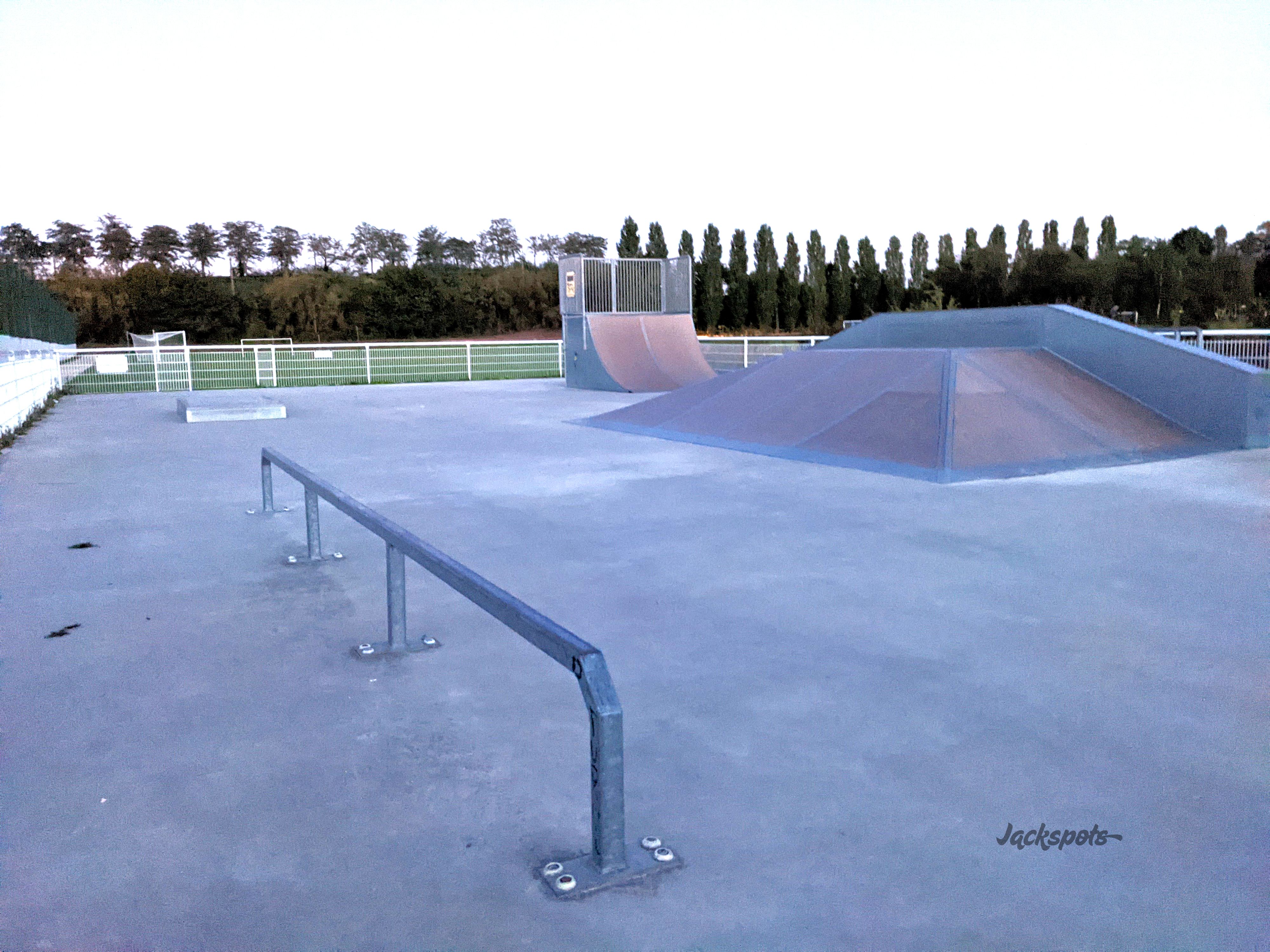 Grand Godet Villeneuve le Roi Skate Spot
