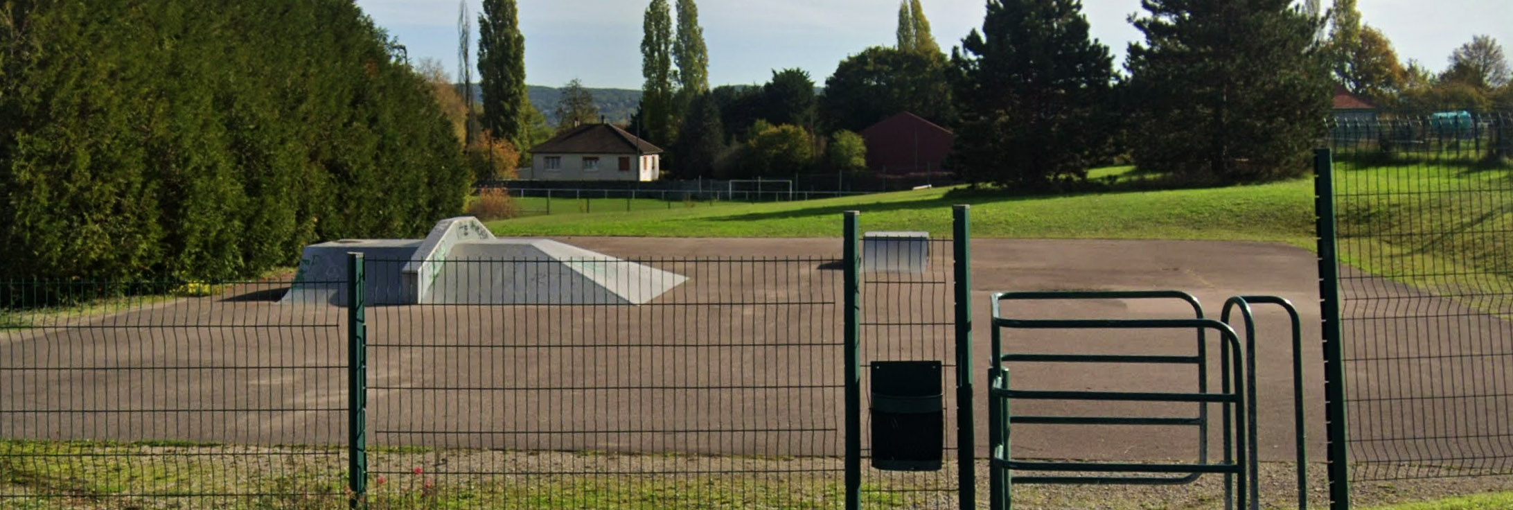 Maison des Jeunes Gron Skate Spot