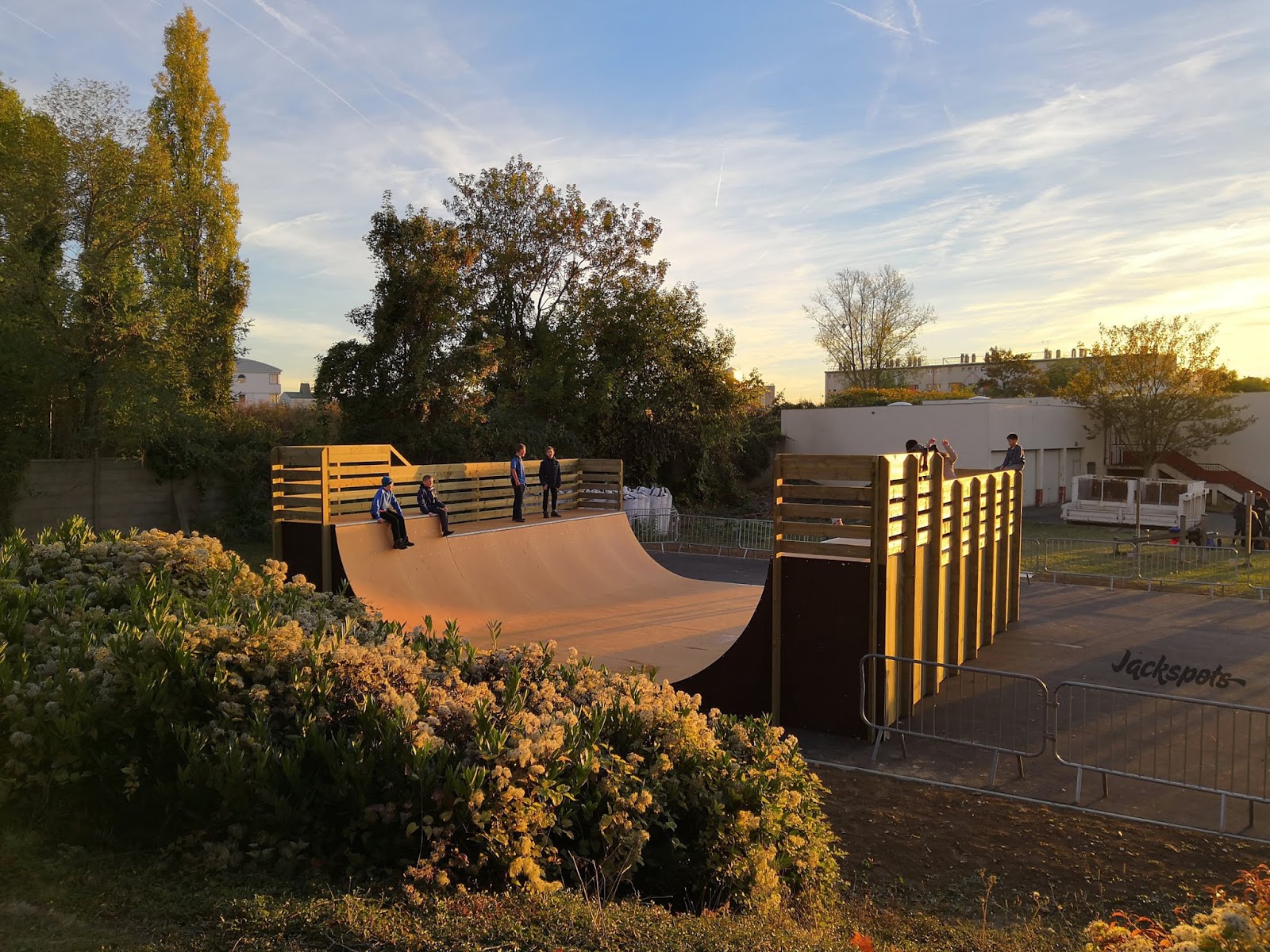 Stade des Esselieres Le Kremlin Bicêtre Skate Spot