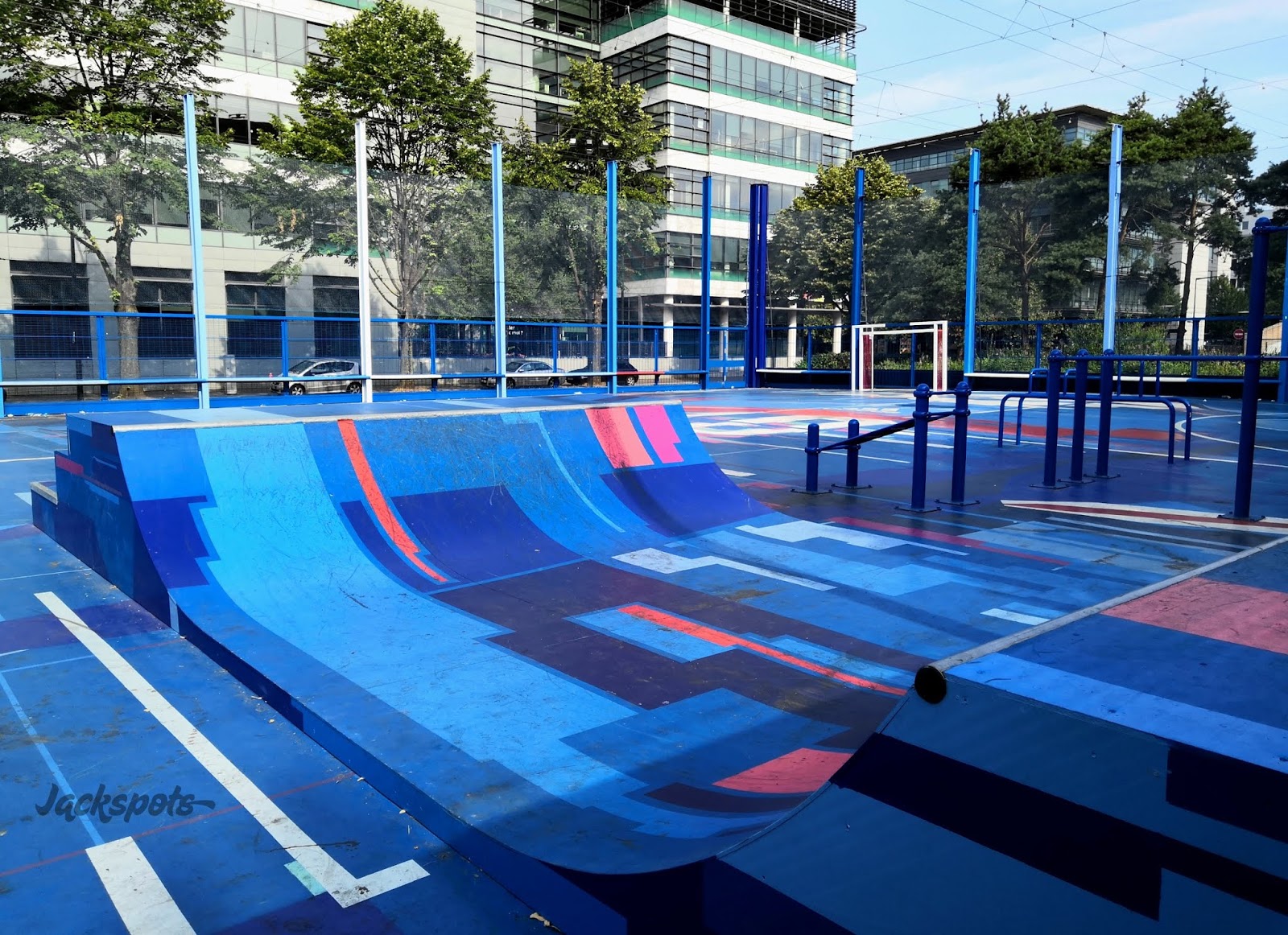 Playground Adidas Saint Denis Skate Spot