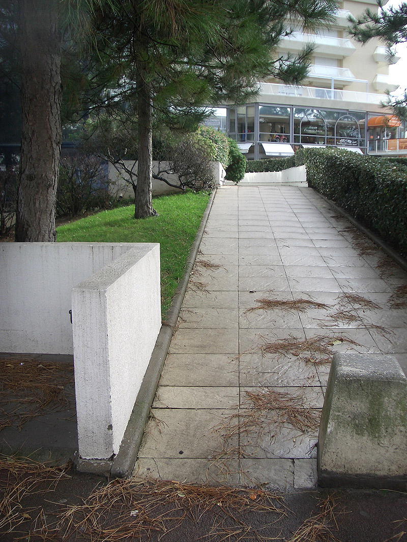 The Casino Spot Street La Baule Escoublac Skate Spot 3/5