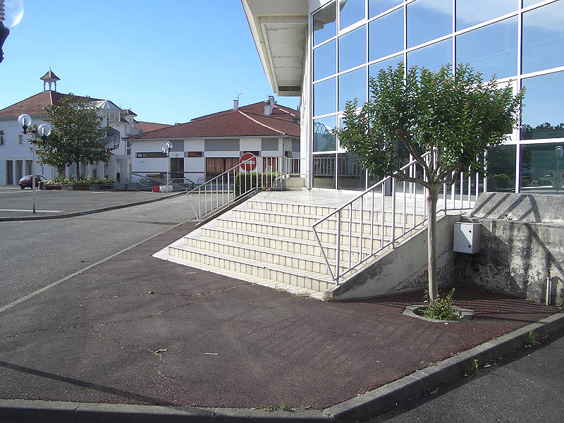 Place Félix Spot Street Mimizan Skate Spot 3/5