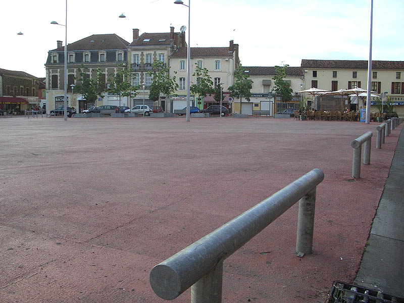 Red Place Spot Street Mont de Marsan Skate Spot 3/5