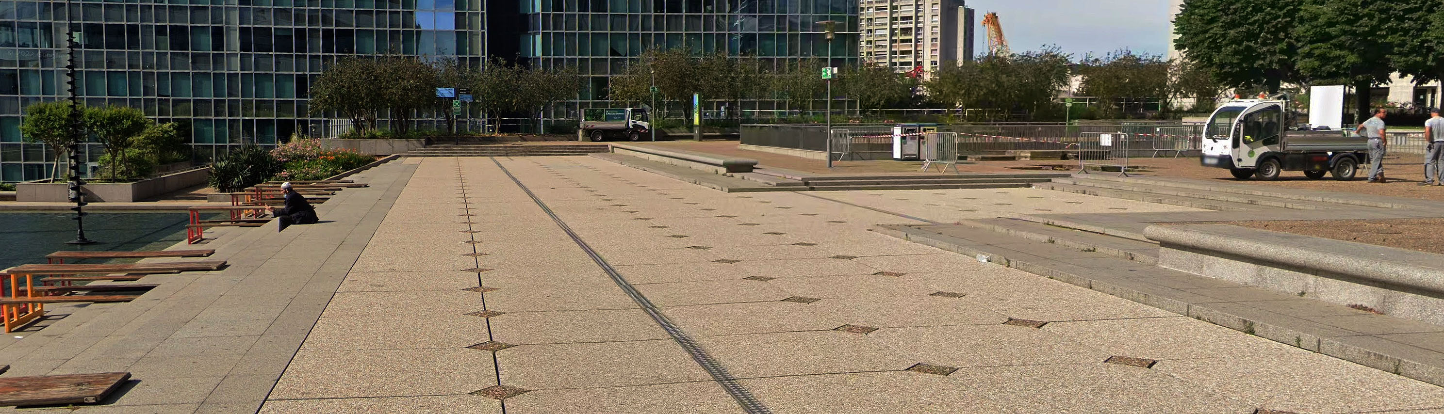 Bassin Takis Plaza Courbevoie Skate Spot 3/5