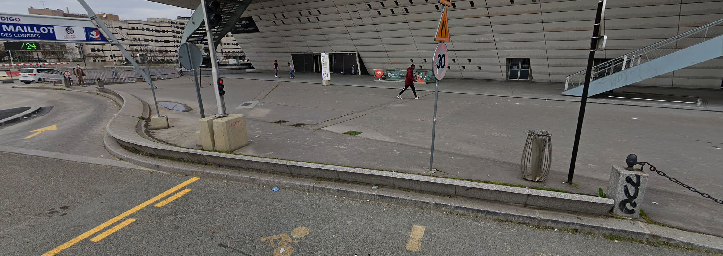 Palais des Congrès Spot Street Paris Skate Spot 3/5