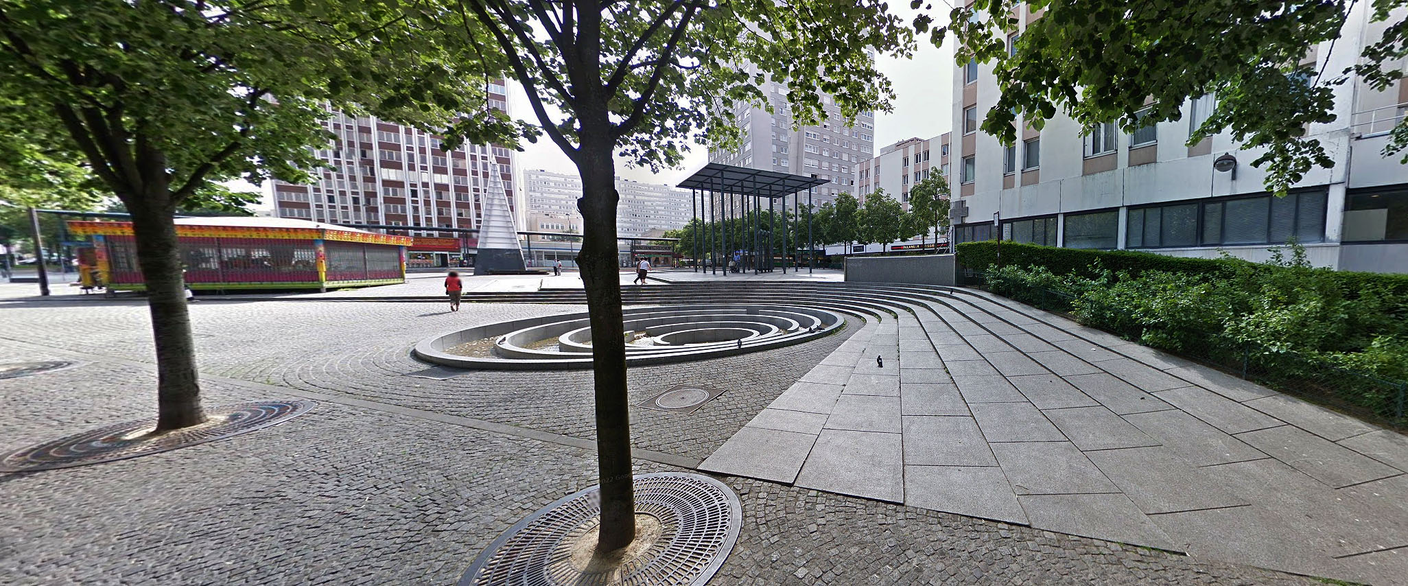 Place des Fêtes Plaza Paris Skate Spot 3/5