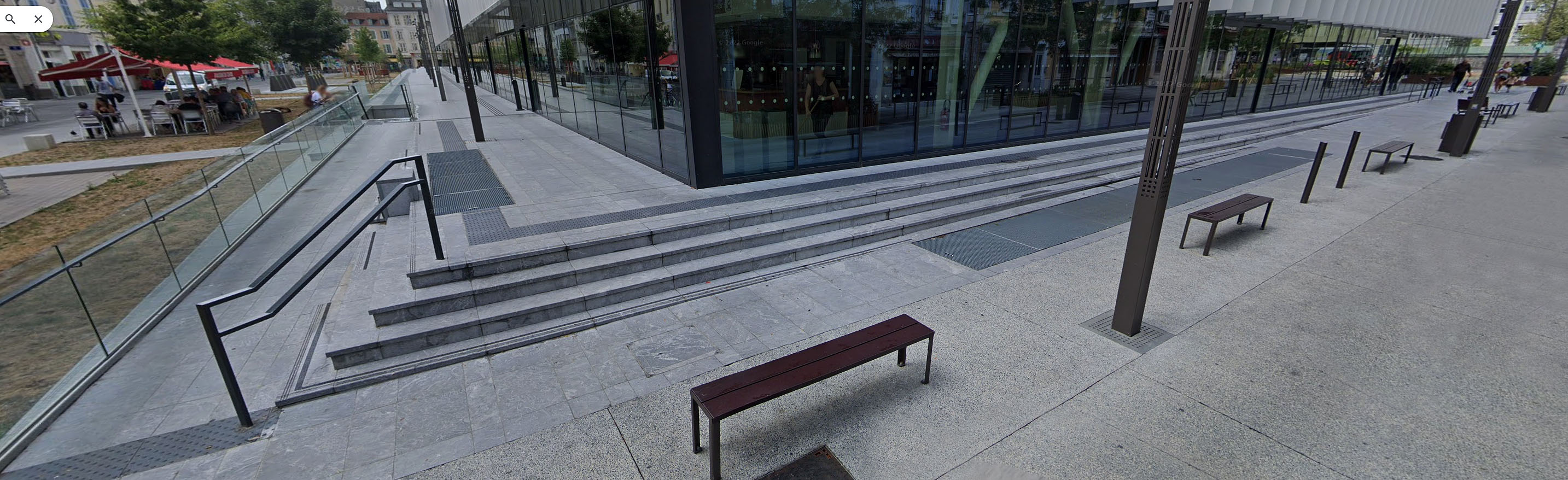 Les Halles Plaza Pau Skate Spot 4/5