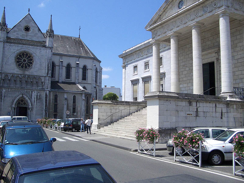 Palais de Justice Spot Street Pau Skate Spot 4/5