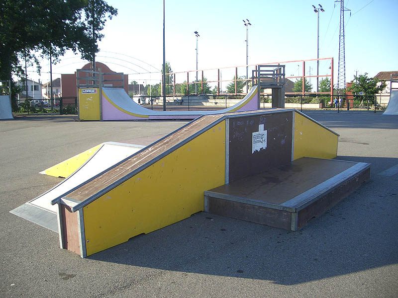Le Fronton Skatepark Rion des Landes Skate Spot 2/5