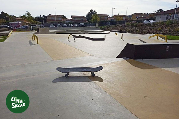 St Pierre du Mont Skatepark Saint Pierre du Mont Skate Spot 4/5