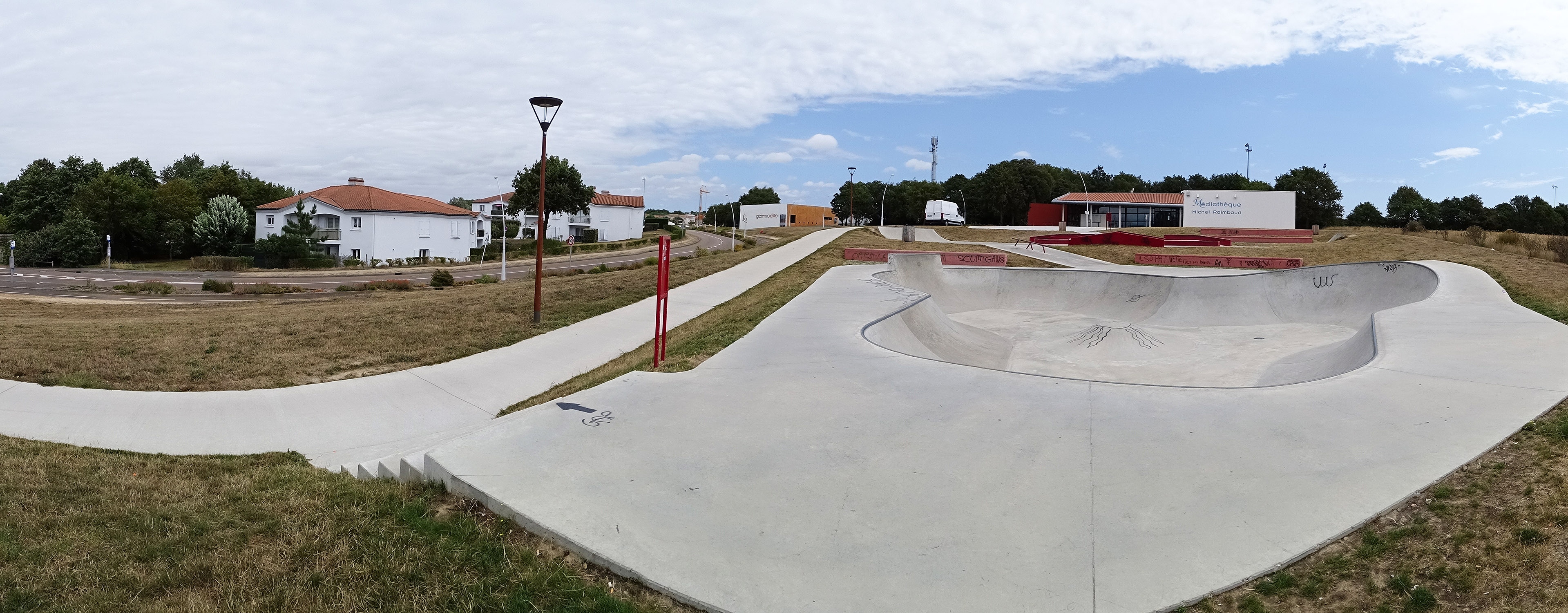 Médiathèque Rimbaud Skatepark Les Sables d' Olonne Skate Spot 4/5