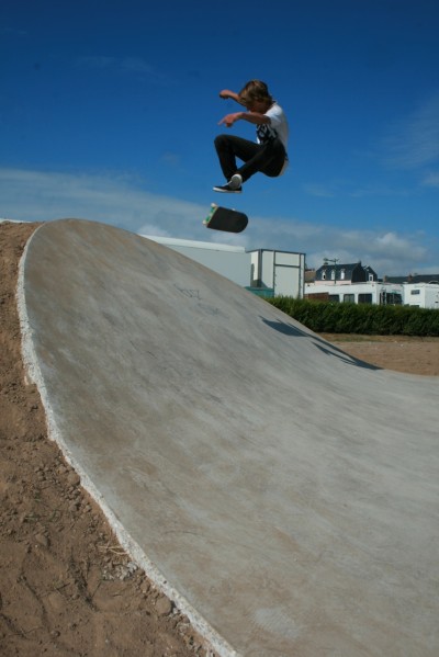 Square du Souvenir Skatepark Mers les Bains Skate Spot 5/5
