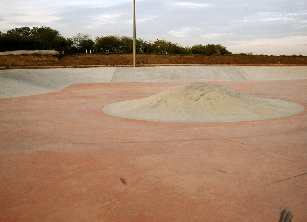 Carré De Soie Bowl Vaulx en Velin Skate Spot 4/5
