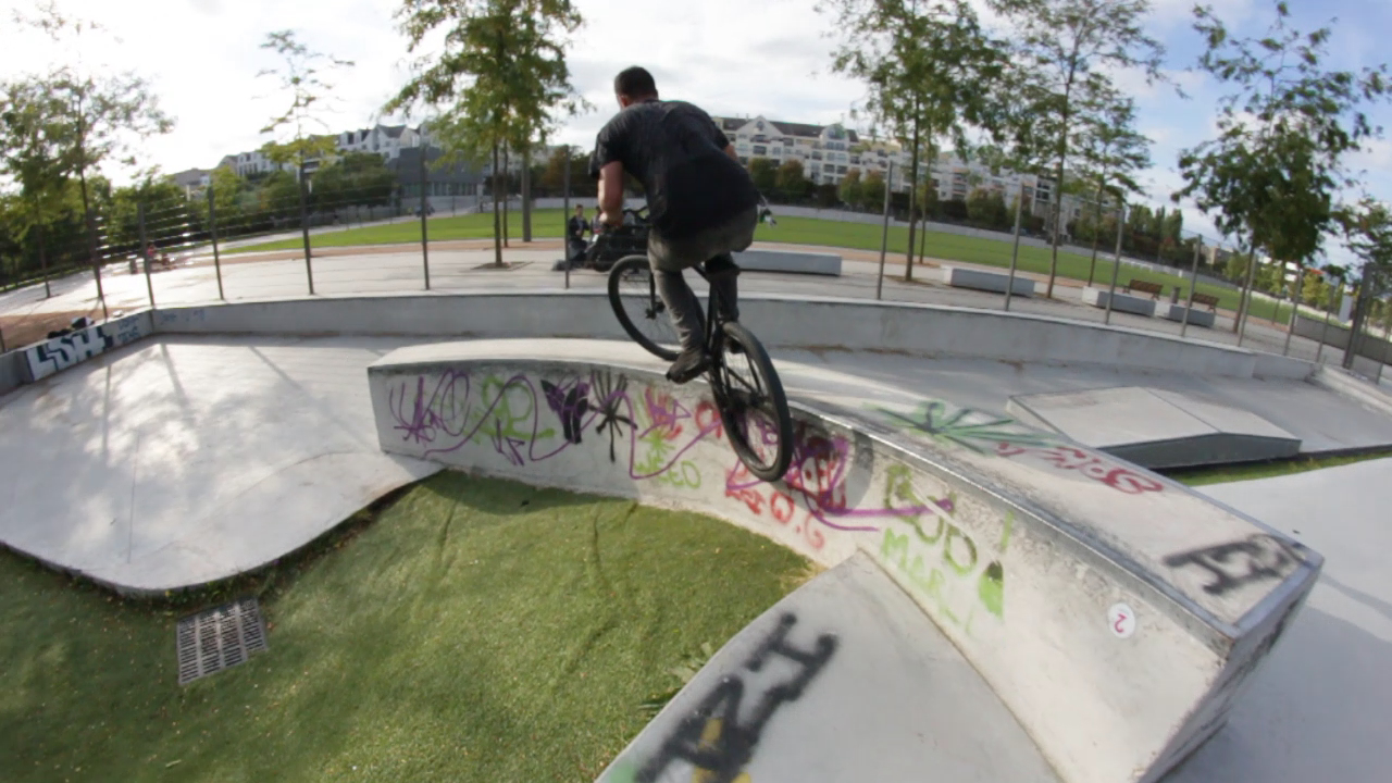 Parc Ricard Skatepark Rueil Malmaison Skate Spot 3/5