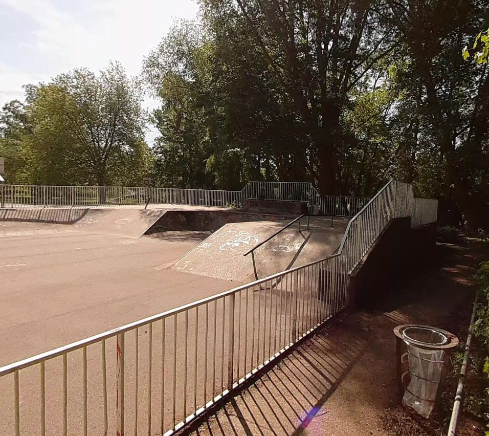 Parc Saint Pierre Do It Yourself Amiens Skate Spot 3/5
