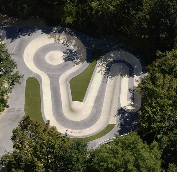 Longs Champs Bowl Rennes Skate Spot 4/5
