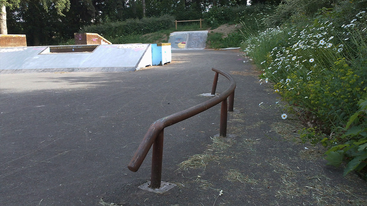 Le Pont Skatepark Javron les Chapelles Skate Spot 3/5
