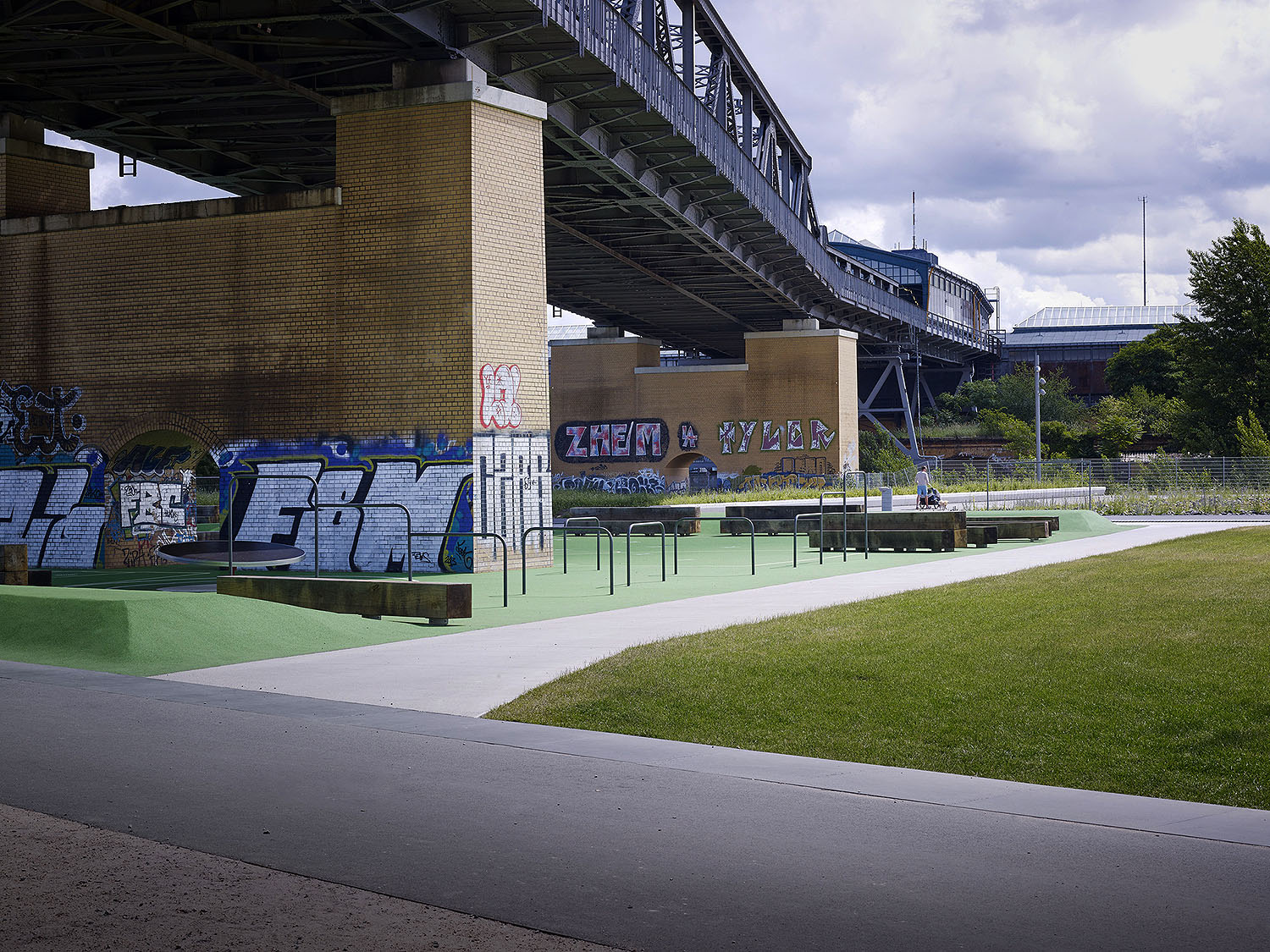 Park am Gleisdreieck Spot Street Berlin Skate Spot 3/5