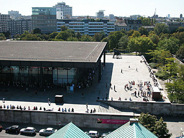Neue Nationalgalerie Spot Street Berlin Skate Spot 4/5