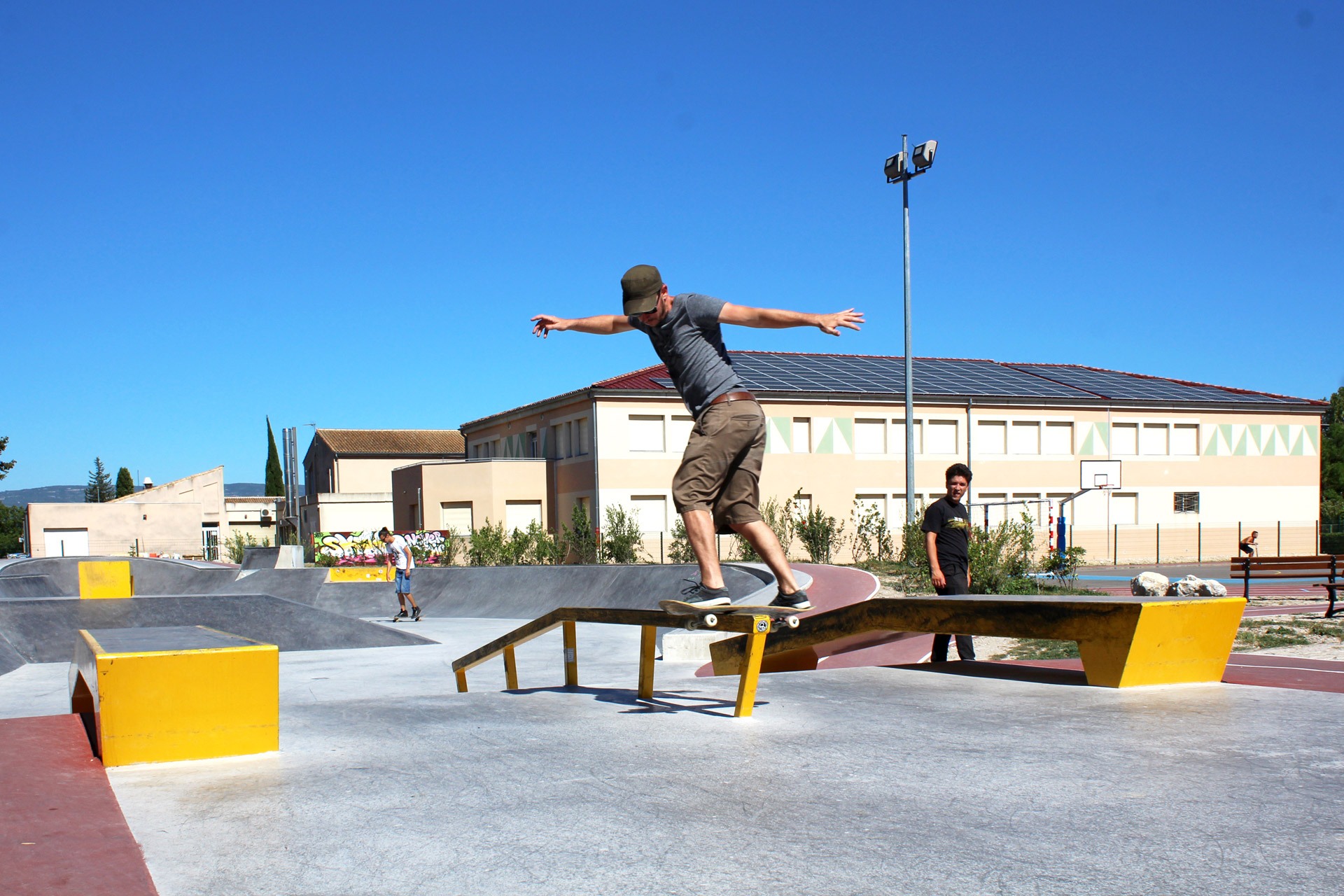 Stade Skatepark Le Thor Skate Spot 3/5