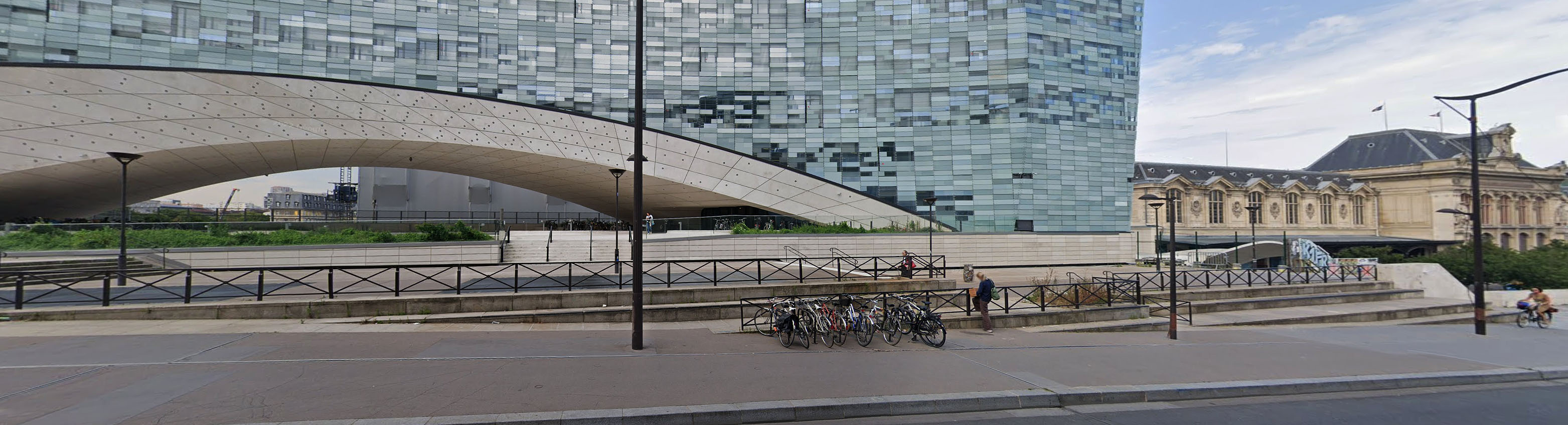 Gare d’ Austerlitz Plaza Paris Skate Spot 4/5