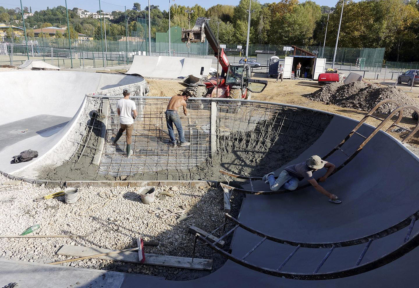 Parc des Sports Bowl Villeneuve-Loubet Skate Spot 3/5