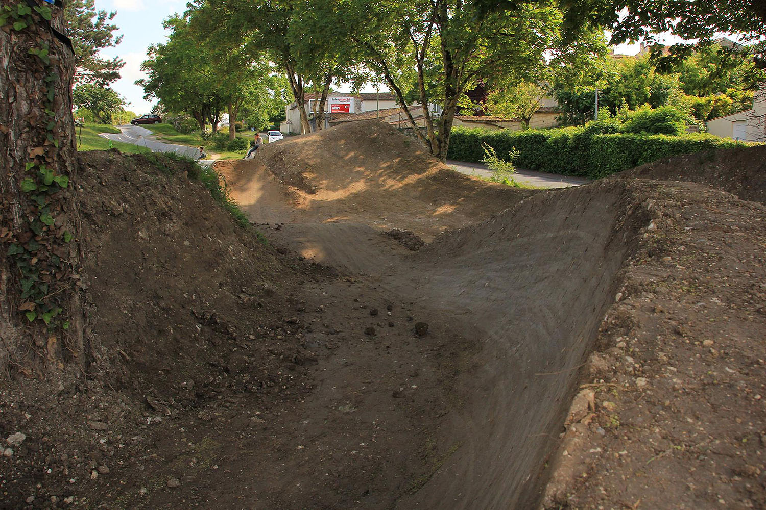 Dirt Bowl Dirt Saintes Skate Spot 2/5