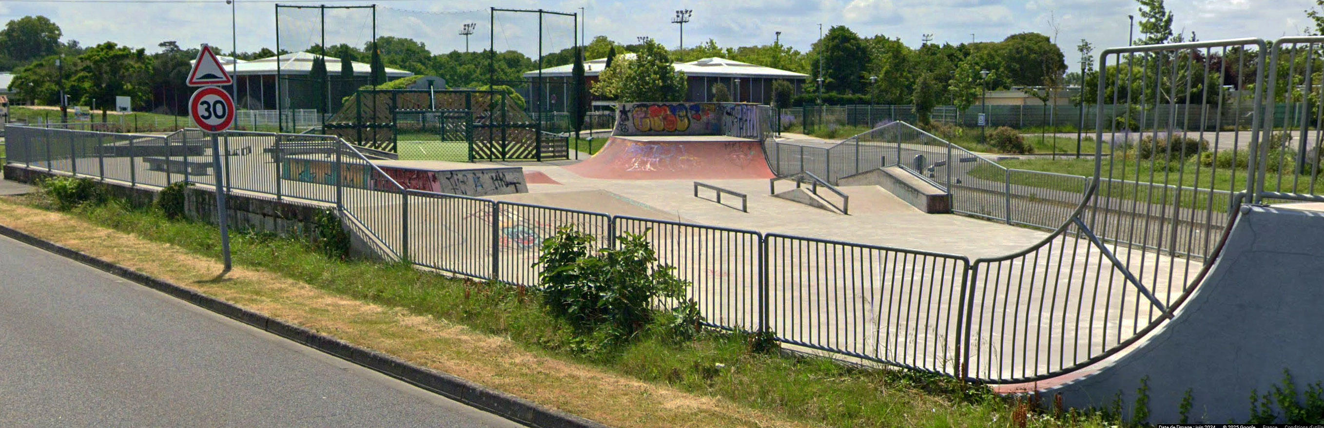 Gymnase Jules Vallès Skatepark Portet-sur-Garonne Skate Spot 3/5