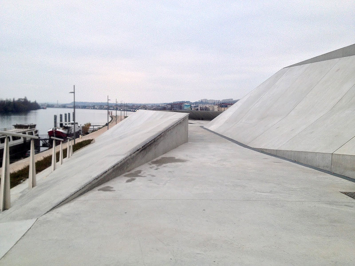 Musée des Confluences Spot Street Lyon Skate Spot 4/5
