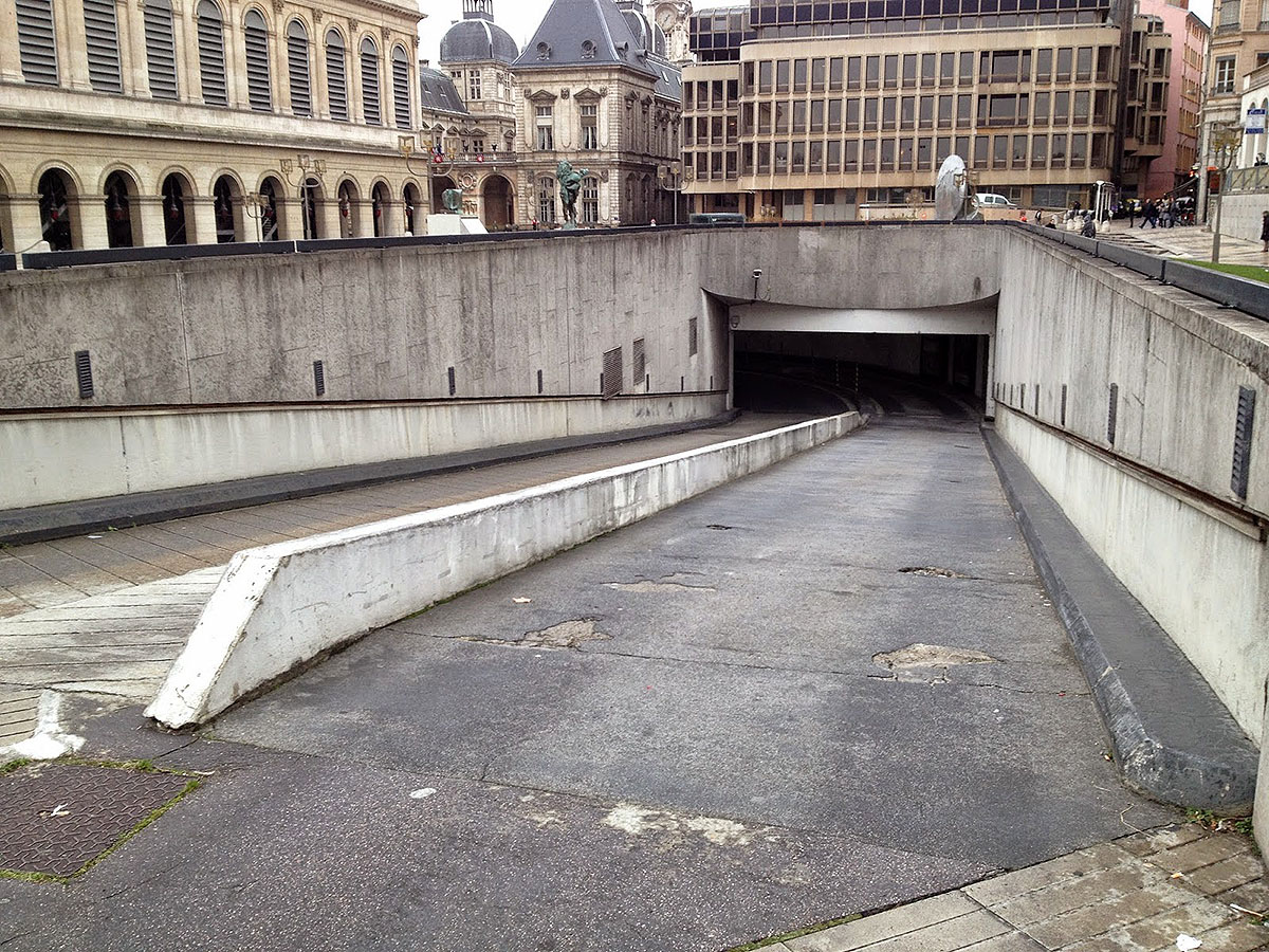 HDV Plaza Lyon Skate Spot 5/5
